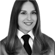 Graduada en Educación Primaria por la UMA con la mención y la especialización en Educación Física. Mucha experiencia previa con clases de apoyo y clases particulares en materias como lengua inglés e historia